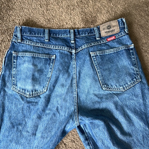 Ripped Wrangler jeans with rips - Picture 3 of 3